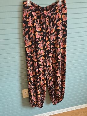 Women’s Black Paisley Drawstring Harem Pants